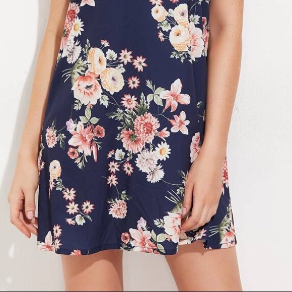 🆕Botanical night gown v back cami strap dress - Picture 4 of 7